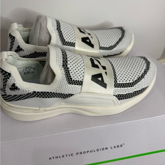 APL Women's Techloom Bliss in Ivory and Dark Army olive green 8 - Picture 7 of 8